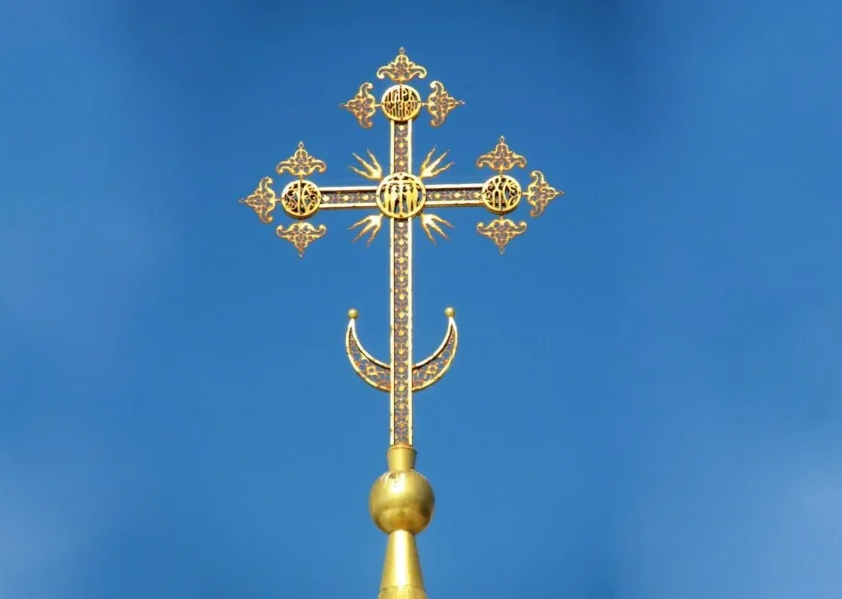 Полумесяц на православном кресте - почему, что он означает?