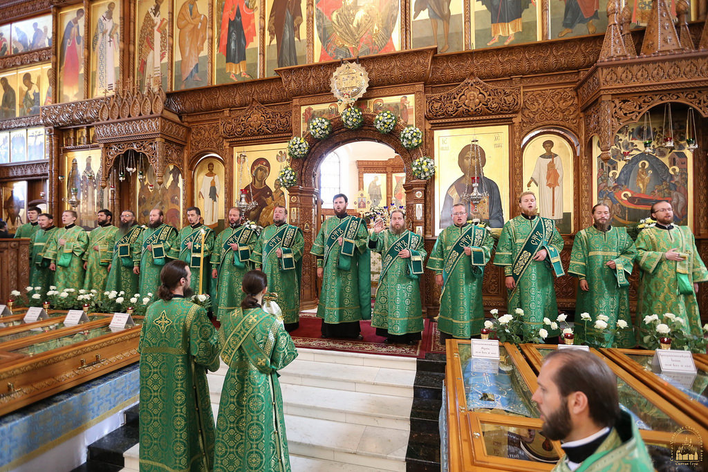 Проповедь митрополита арсения святогорской лавры. Хор Святогорской Лавры.