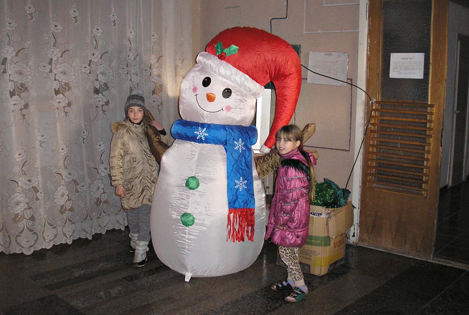 В лагеря беженцев Донбасса доставлены подарки